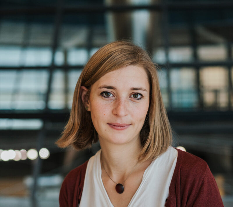 Hanna Steinmüller in der Kuppel des Reichtagsgebäudes