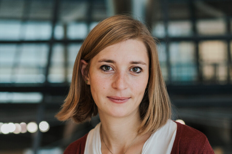 Hanna Steinmüller in der Kuppel des Reichtagsgebäudes